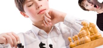 Mon fils adore le jeu d’échecs mais je suis nul !