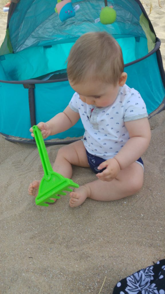 bebe-plage-sable-babyni-3