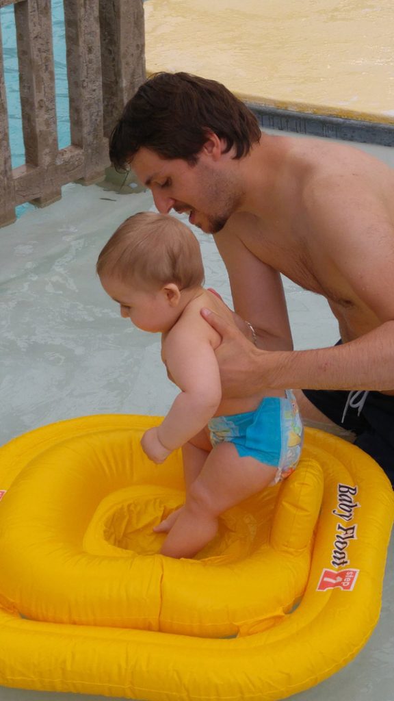 piscine-bebe-bouee